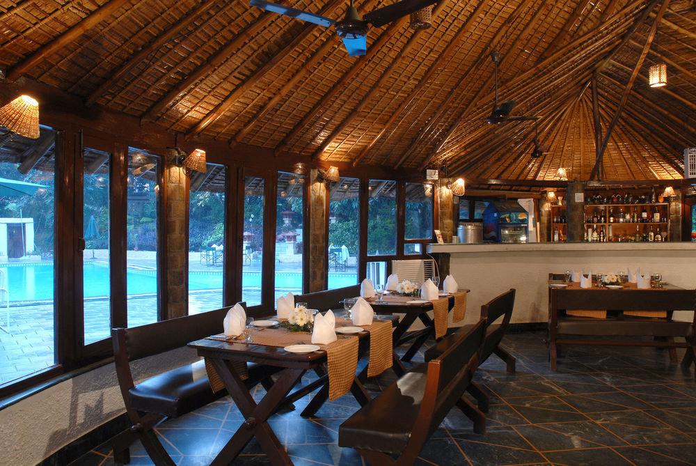 The Riverview Retreat Corbett By Leisure Hotels Garjia Ресторант снимка